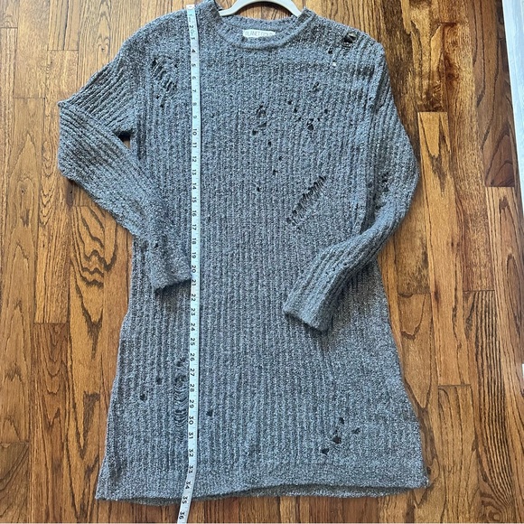 🦋 Women’s Planet Gold Ripped Pullover Sweater Large Grey L - Picture 6 of 10